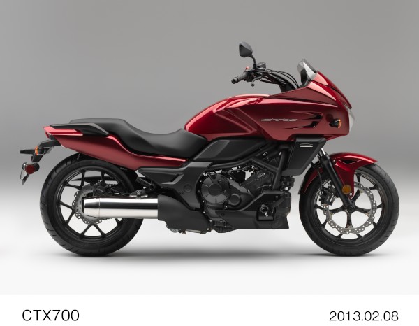 ホンダが国際モーターサイクルショーで発表した新型クルーザー「CTX700」（写真提供：ホンダ）