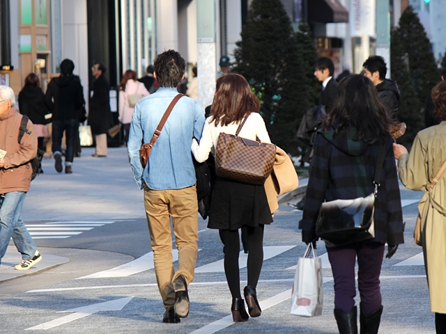 今年も2月14日に向けて、デパートや専門店の店頭ではバレンタインフェアがにぎわいを見せている。