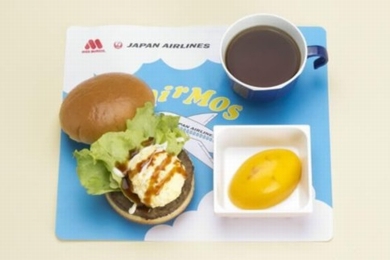 「AIRモスバーガー テリヤキたまご」の商品イメージ（写真：日本航空）