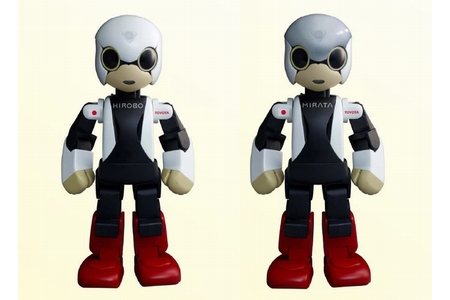 宇宙用ロボット「KIROBO」（左）と地上用ロボット「MIRATA」（右）（写真：電通）