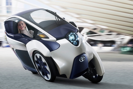 コンセプトカー「TOYOTA i-ROAD」（画像：トヨタ自動車）