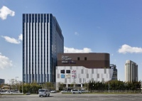 ダイバーシティ東京プラザ開業一周年記念 ローラがファッション大使として来館