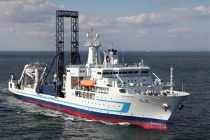 海洋資源調査船「白嶺（はくれい）」（写真：JOGMEC）
