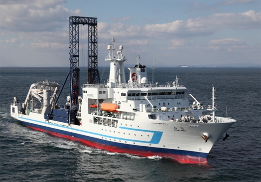 海洋資源調査船「白嶺（はくれい）」（写真：JOGMEC）