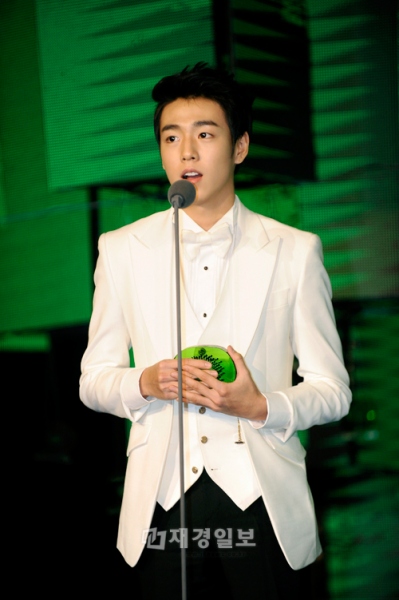 2013年最高の期待作として注目されている韓国映画『隠密に偉大に』が、今月8日、全86回に渡る撮影を終えた。