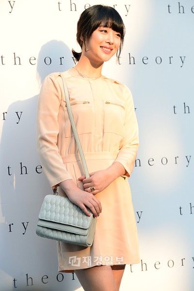 「Theory」が、ソウル・カロスキル店オープン1周年を記念して、イベントを開催した。