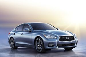 「インフィニティQ50」（画像：日産自動車）
