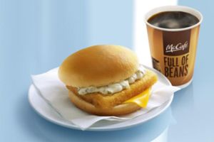 「フィレオフィッシュ」コンビのイメージ（画像：日本マクドナルド）