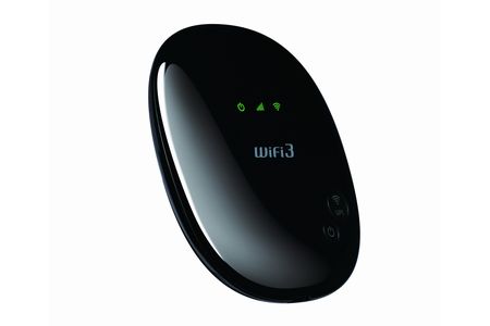 「b-mobile4G WiFi3」（画像：日本通信）