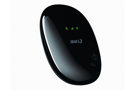 「b-mobile4G WiFi3」（画像：日本通信）