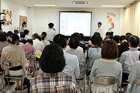 クリナップ＜７９５５＞（東１）は、荒川区日暮里地区「弁当の日」委員会（委員長：金子　和明　第六日暮里小学校長）が６月８日（土）に主催した「子どもがつくるお弁当」に関する食育講演会の運営を前年度に引き続き支援した。
