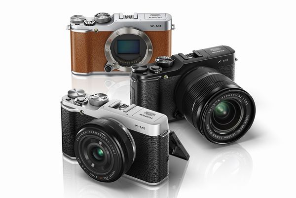 レンズ交換式プレミアムカメラ 「FUJIFILM X-M1」（画像：富士フイルム）