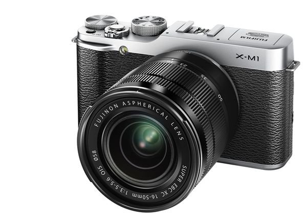 レンズ交換式プレミアムカメラ 「FUJIFILM X-M1」（画像：富士フイルム）