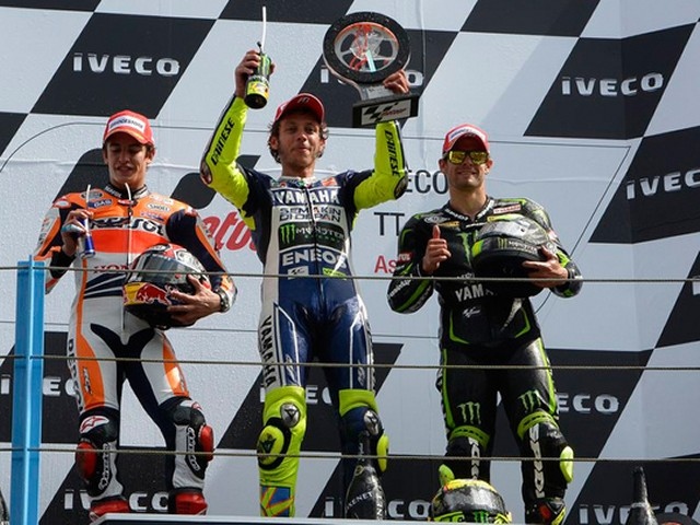 最高峰のMotoGPクラスで、バレンティーノ・ロッシ(イタリア　ヤマハ)が優勝、前人未到の通算80勝目を挙げた