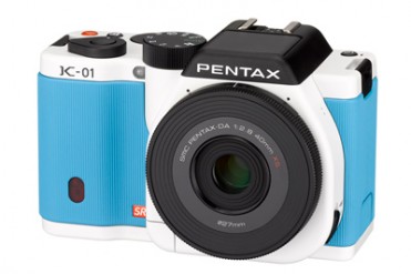 マーク・ニューソンがデザイン「PENTAX K-01」新色で復刻発売