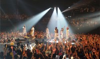 神話(SHINHWA)が2013年アジアツアーの台湾公演で、15年目アイドルグループの威厳を改めて見せつけた。