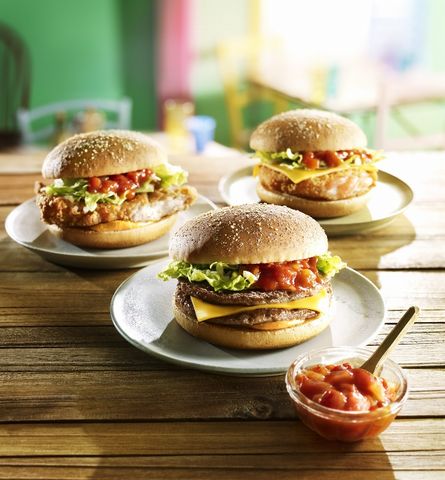 メキシカンテイストの「サルサバーガー」を期間限定販売（画像：日本マクドナルド）