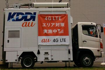「4G LTE」対応車載型基地局（写真：KDDI）