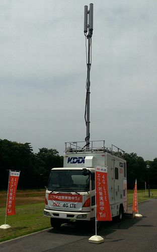 「4G LTE」対応車載型基地局（写真：KDDI）