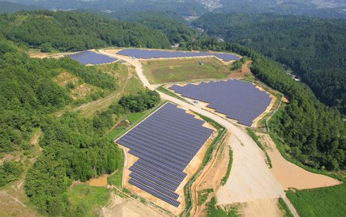 シャープ美吉野太陽光発電所（写真：シャープ）