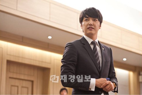 作品性と大衆性が同時に認められ、話題を集めているSBSドラマ『君の声が聞こえる』で、ユン・サンヒョンがイ・ボヨンに対する一途な愛を見せ、女性視聴者のハートを掴んでいる。写真= DRMメディア、キムジョンハクプロダクション