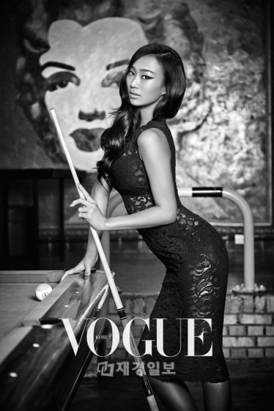 SISTARのヒョリンが、ファッション誌「VOGUE KOREA」のグラビア撮影を行った。写真＝VOGUE KOREA