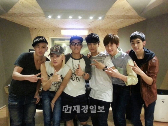 男性歌手グループNU'EST（ニューイースト）が、ヒットメーカーの“イダンヨプチャギ（二段横蹴り）”が手掛けたアルバムで８月中にカムバックする。