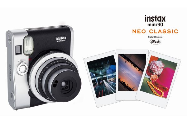 “チェキ”「instax mini 90 ネオクラシック」（画像：富士フイルム）