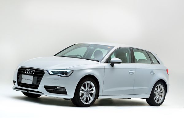 新型「Audi A3 Sportback」（画像：アウディジャパン）