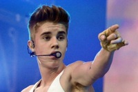 ジャスティン・ビーバー＆リル・ウェイン BOX王者をエスコート