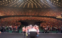 AAA デビュー8周年をお祝い＆来年アリナーツアー開催へ