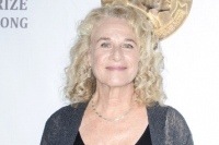 キャロル・キング、音楽界と慈善活動の貢献を称えられ栄誉