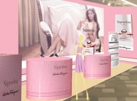 「Salvatore Ferragamo Parfums(サルヴァトーレ・フェラガモ・パルファム)」のフレグランス「Signorina(シニョリーナ)」の期間限定ショップが表参道にオープン