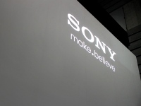 ソニーは、スマートフォンと組み合わせて使える“レンズスタイルカメラ” 『DSC-QX100』と『DSC-QX10』を発売する