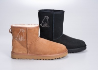 ムートンブーツ「UGG」が国内最大店舗を渋谷にオープン　限定「ハチ公」ブーツも販売