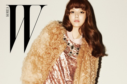 少女時代スヨンが、ファッションマガジン『W Korea』 10月号のグラビアで、女らしさと男らしさが絶妙に調和した２つの魅力を披露した。写真＝W Korea