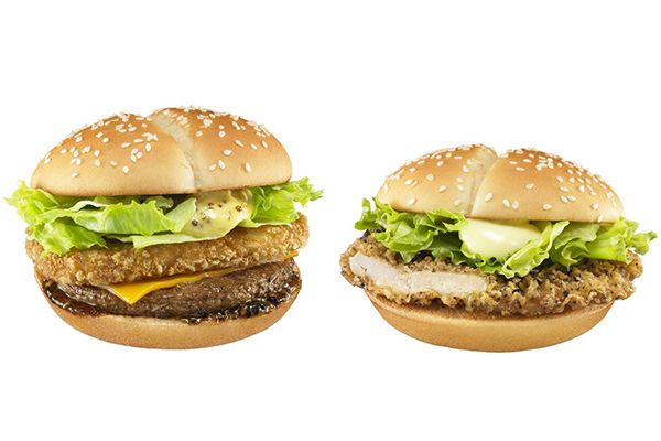 マックペッパービーフ（左）とマックペッパーチキン（右）（画像：日本マクドナルド）