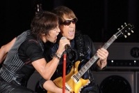B'z 25周年ツアー千秋楽で日産スタジアム史上最多の観客動員