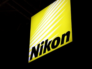 ニコンは、レンズ交換ミラーレス一眼デジタルカメラ「Nikon 1(ワン)」の新機種として、世界初の防水・耐衝撃レンズ交換式デジタルカメラ「Nikon 1 AW1」を発売する