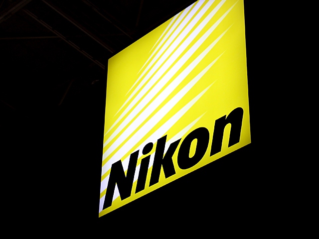 ニコンは、レンズ交換ミラーレス一眼デジタルカメラ「Nikon 1(ワン)」の新機種として、世界初の防水・耐衝撃レンズ交換式デジタルカメラ「Nikon 1 AW1」を発売する