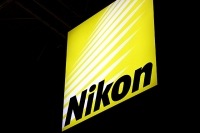 ニコンは、レンズ交換ミラーレス一眼デジタルカメラ「Nikon 1(ワン)」の新機種として、世界初の防水・耐衝撃レンズ交換式デジタルカメラ「Nikon 1 AW1」を発売する