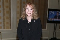 息子の父はフランク・シナトラ!?　女優の暴露に未亡人反論