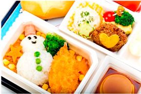 「デコ弁」をテーマとした子ども向け機内食のイメージ（画像：全日本空輸）