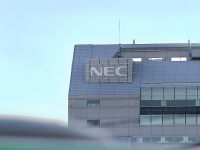 NECは売上高は4.5%の減収で、営業利益は473億円から3億円へ99.2%の大幅減益。8社中最大の赤字を計上した。