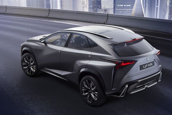 LEXUS LF-NX（ターボエンジン搭載車）（画像：トヨタ自動車）