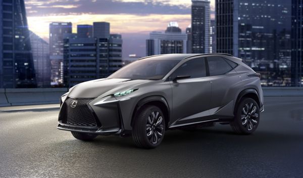 LEXUS LF-NX（ターボエンジン搭載車）（画像：トヨタ自動車）