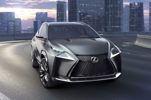 LEXUS LF-NX（ターボエンジン搭載車）（画像：トヨタ自動車）