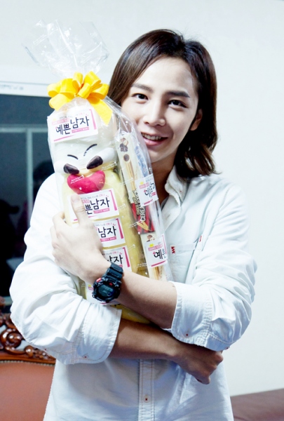 “綺麗な男”チャン・グンソクが、ペペロデーにセンス溢れるショットを公開した。写真=チャン・グンソク ツイッター