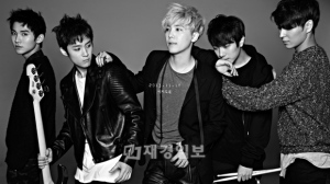 FTISLANDが、雰囲気あふれるモノクロのアルバムジャケットを公開し、カムバックを予告した。写真= FNCエンターテイメント