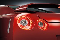 日産自動車は19日、高級スポーツカー「NISSAN GT-R」をマイナーチェンジした14年モデルを12月2日に発売すると発表した。